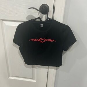 Black cropped tee with design size medium